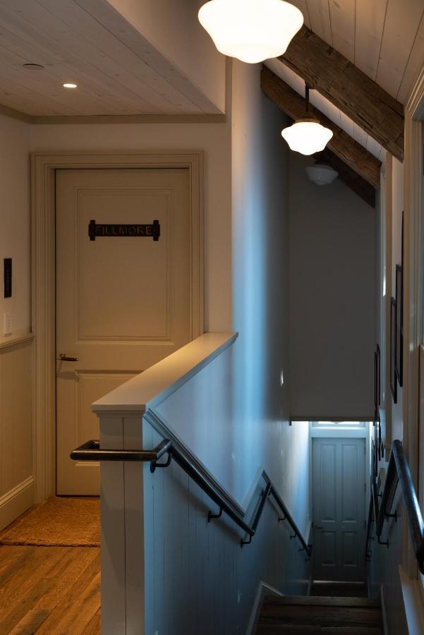 Отель Public House Lofts Крестед-Бьютт Экстерьер фото