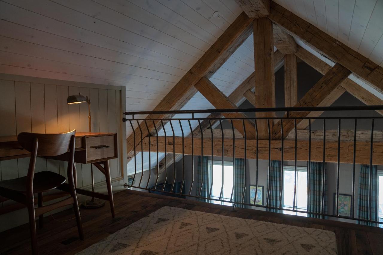 Отель Public House Lofts Крестед-Бьютт Экстерьер фото